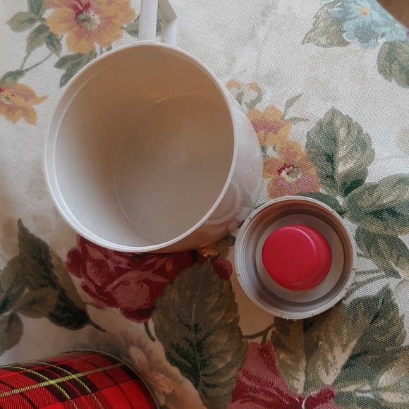 Vintage 1973 Thermos in Classic Red Tartan Plaid Coffe Container 1.5 pint - Picture 7 of 15